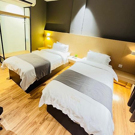 Extreme Boutique Hotel Келуанг Екстериор снимка