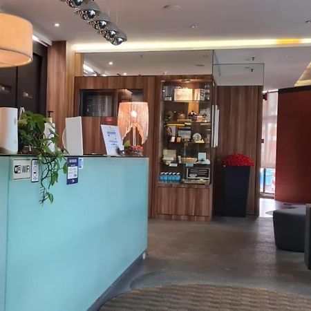 Extreme Boutique Hotel Келуанг Екстериор снимка