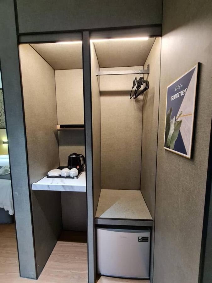 Extreme Boutique Hotel Келуанг Екстериор снимка