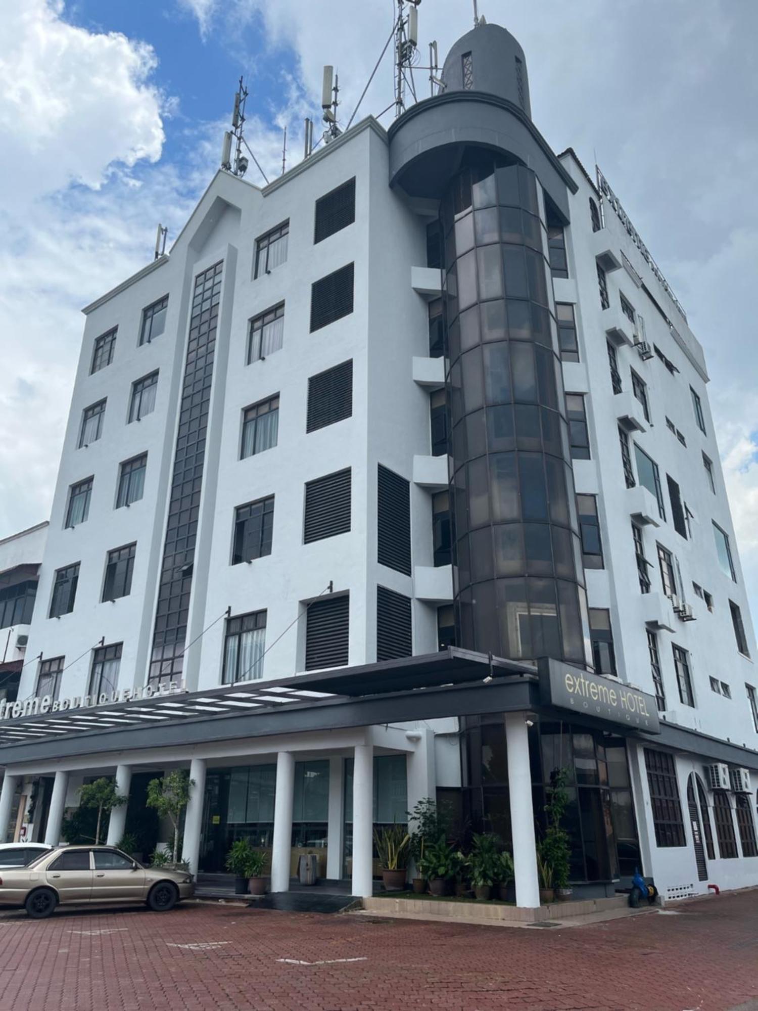 Extreme Boutique Hotel Келуанг Екстериор снимка
