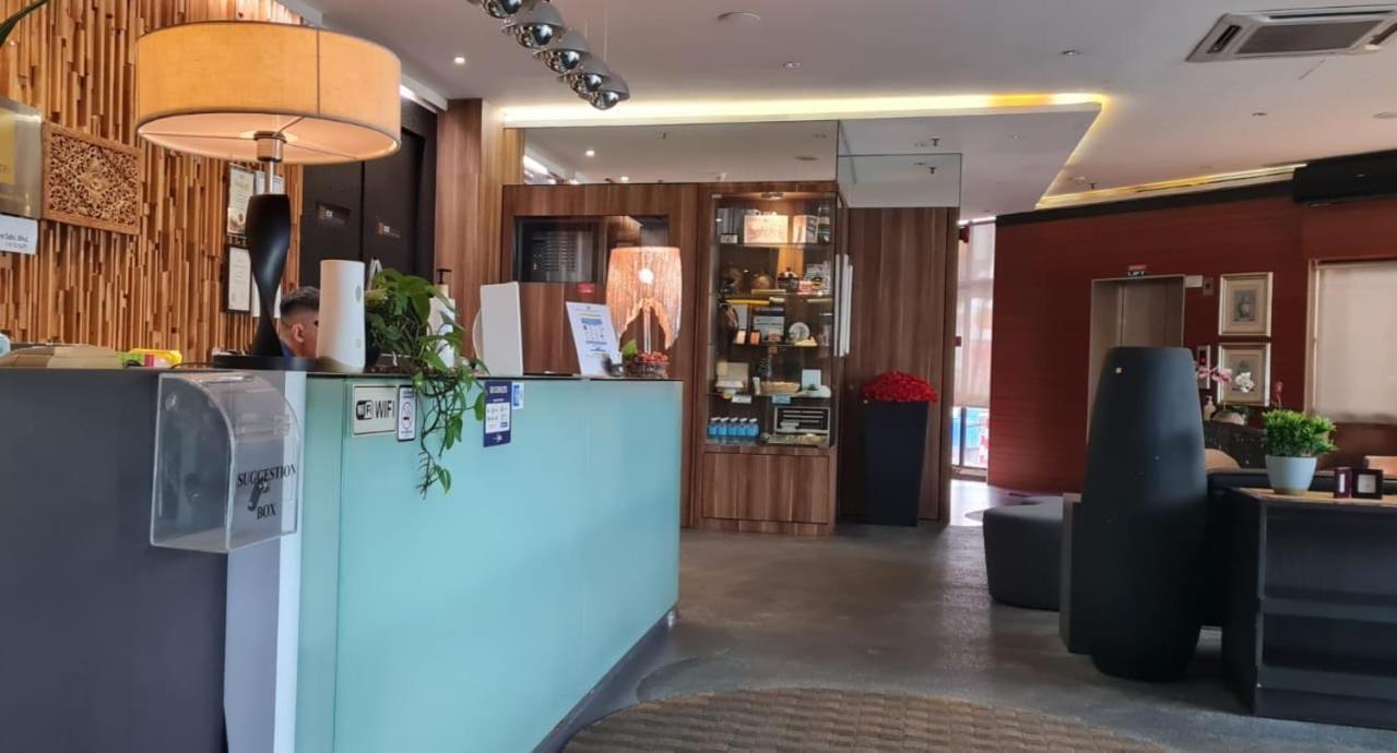Extreme Boutique Hotel Келуанг Екстериор снимка