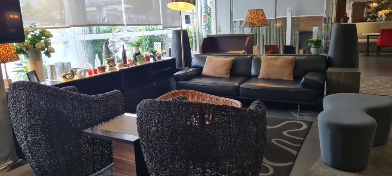 Extreme Boutique Hotel Келуанг Екстериор снимка