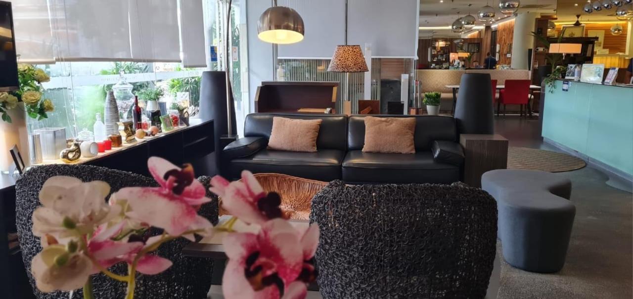 Extreme Boutique Hotel Келуанг Екстериор снимка