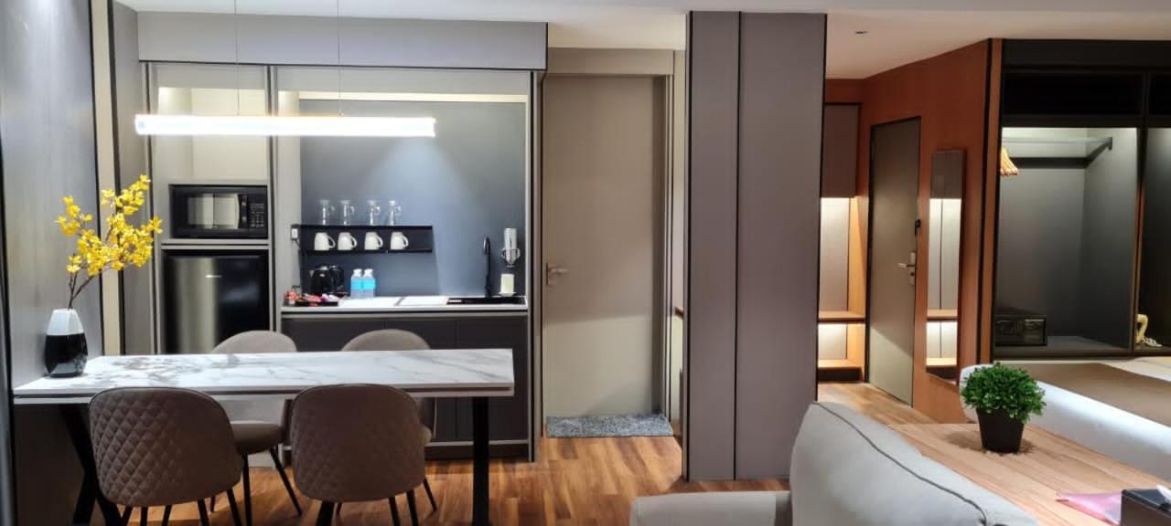 Extreme Boutique Hotel Келуанг Екстериор снимка